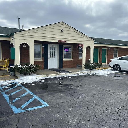 Hillcrest Motel By Oyo Aurora Near Lawrenceburg المظهر الخارجي الصورة