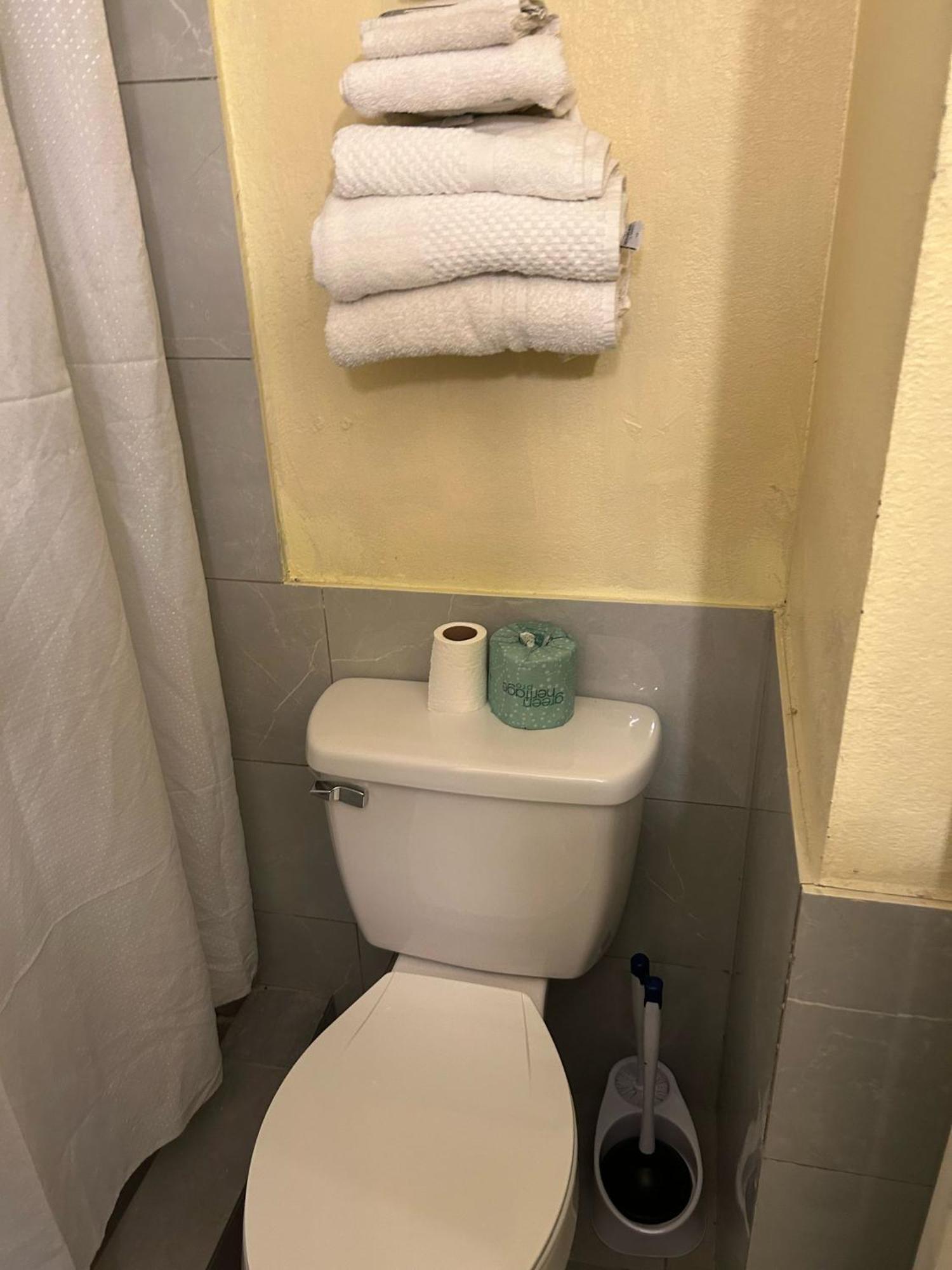 Hillcrest Motel By Oyo Aurora Near Lawrenceburg المظهر الخارجي الصورة