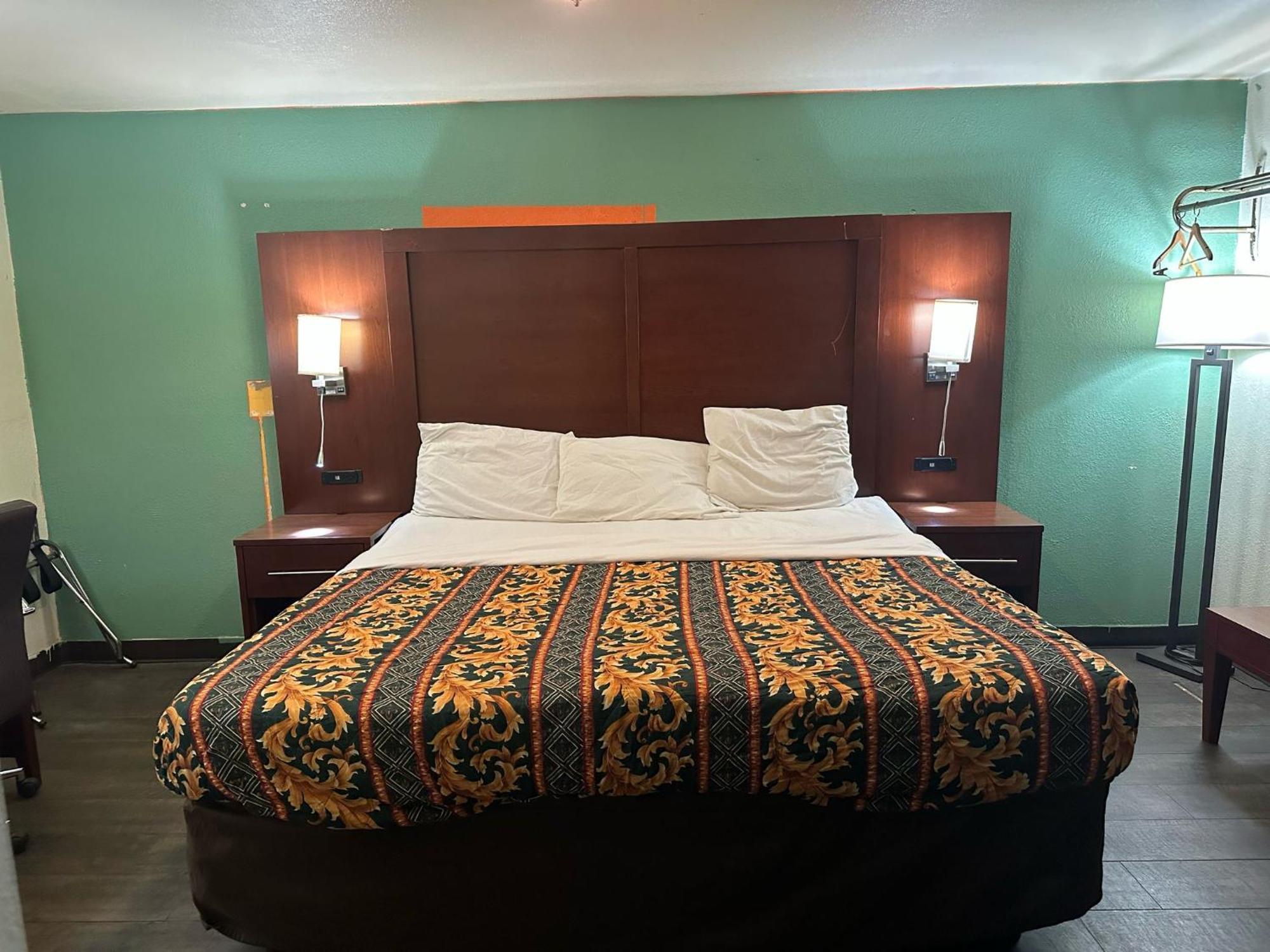 Hillcrest Motel By Oyo Aurora Near Lawrenceburg المظهر الخارجي الصورة
