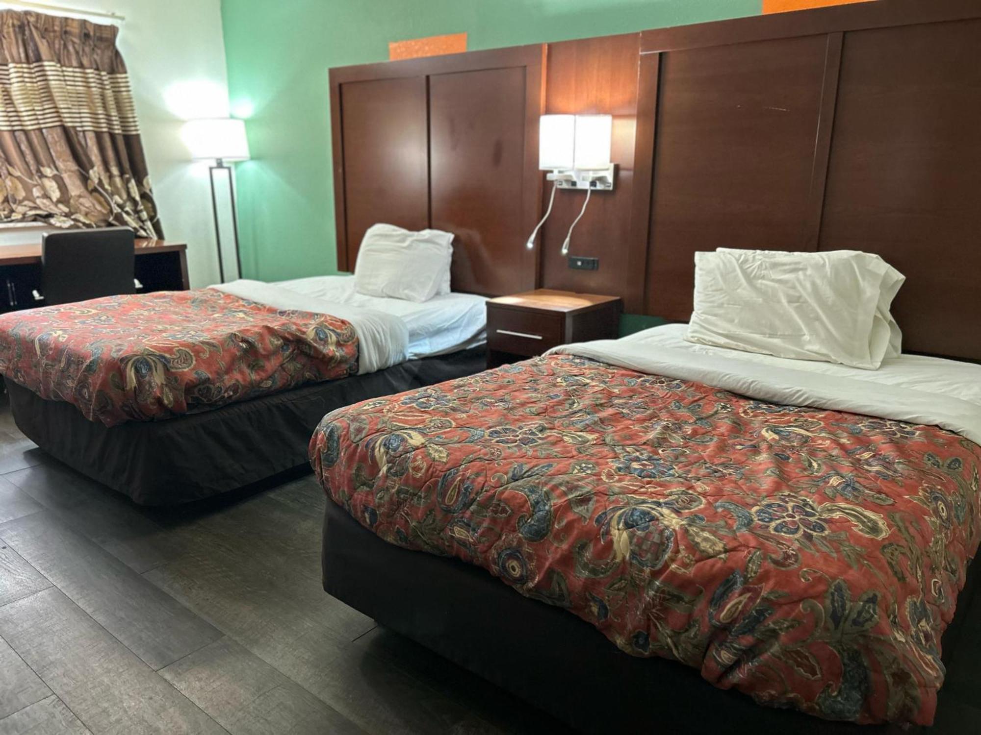 Hillcrest Motel By Oyo Aurora Near Lawrenceburg المظهر الخارجي الصورة