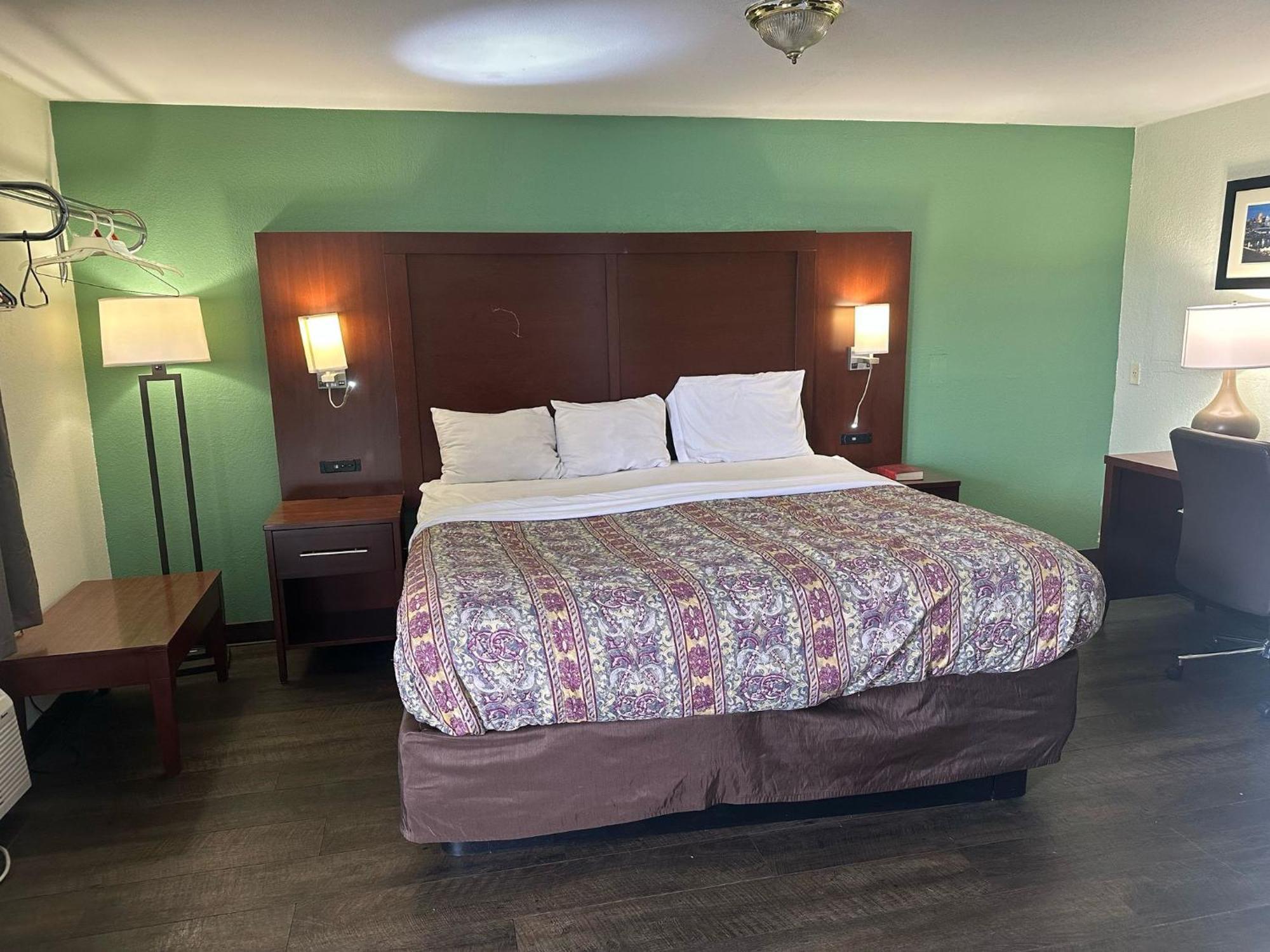 Hillcrest Motel By Oyo Aurora Near Lawrenceburg المظهر الخارجي الصورة