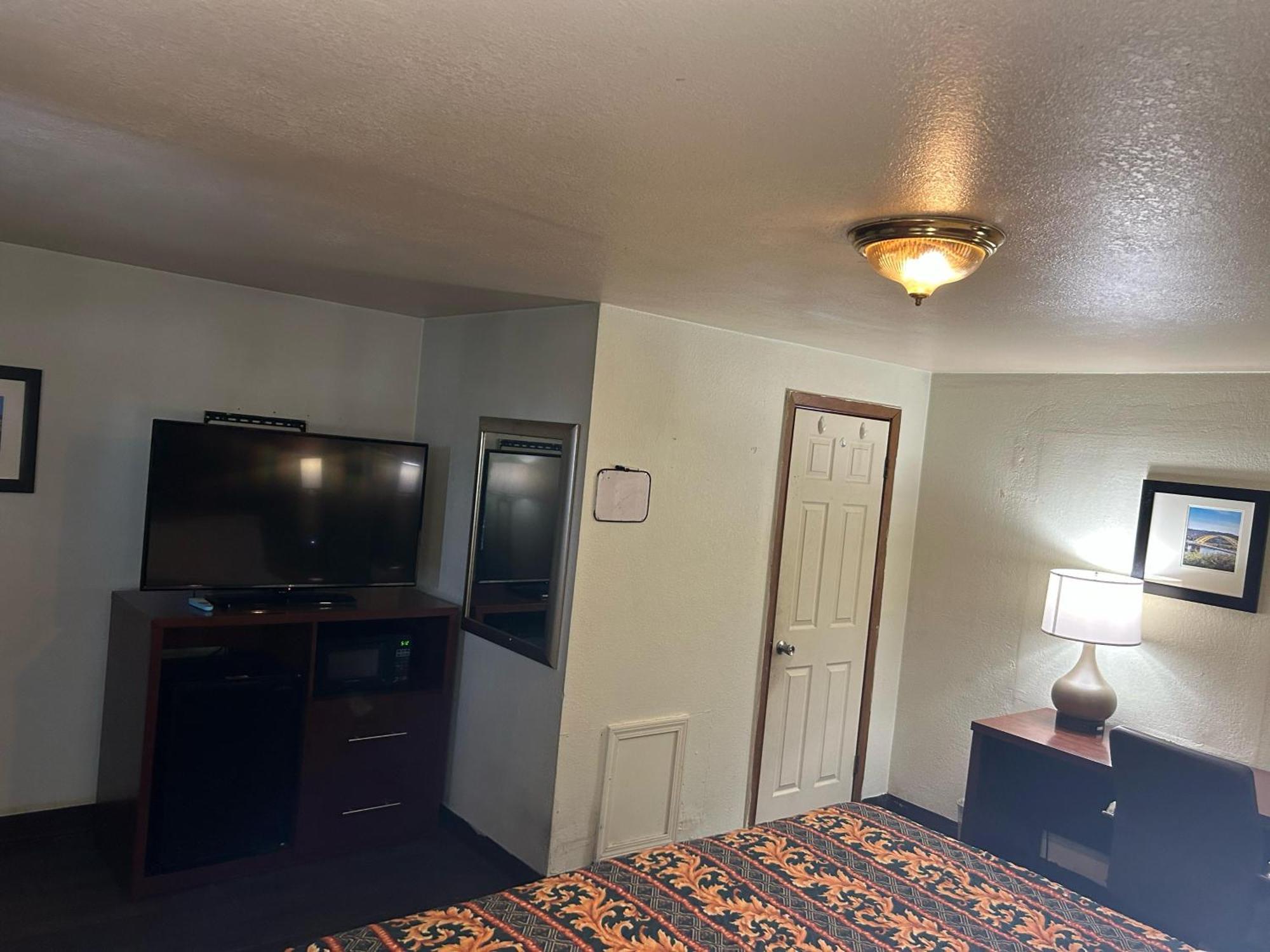 Hillcrest Motel By Oyo Aurora Near Lawrenceburg المظهر الخارجي الصورة