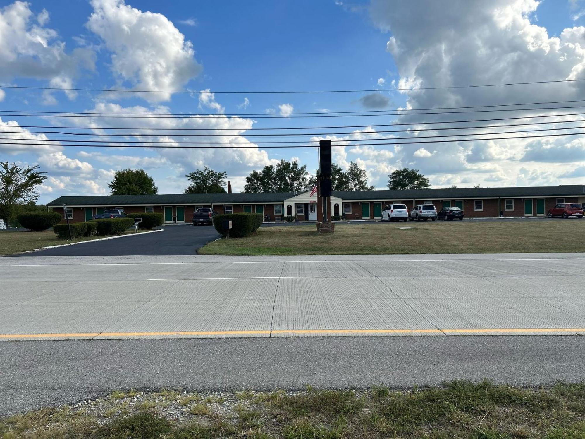 Hillcrest Motel By Oyo Aurora Near Lawrenceburg المظهر الخارجي الصورة
