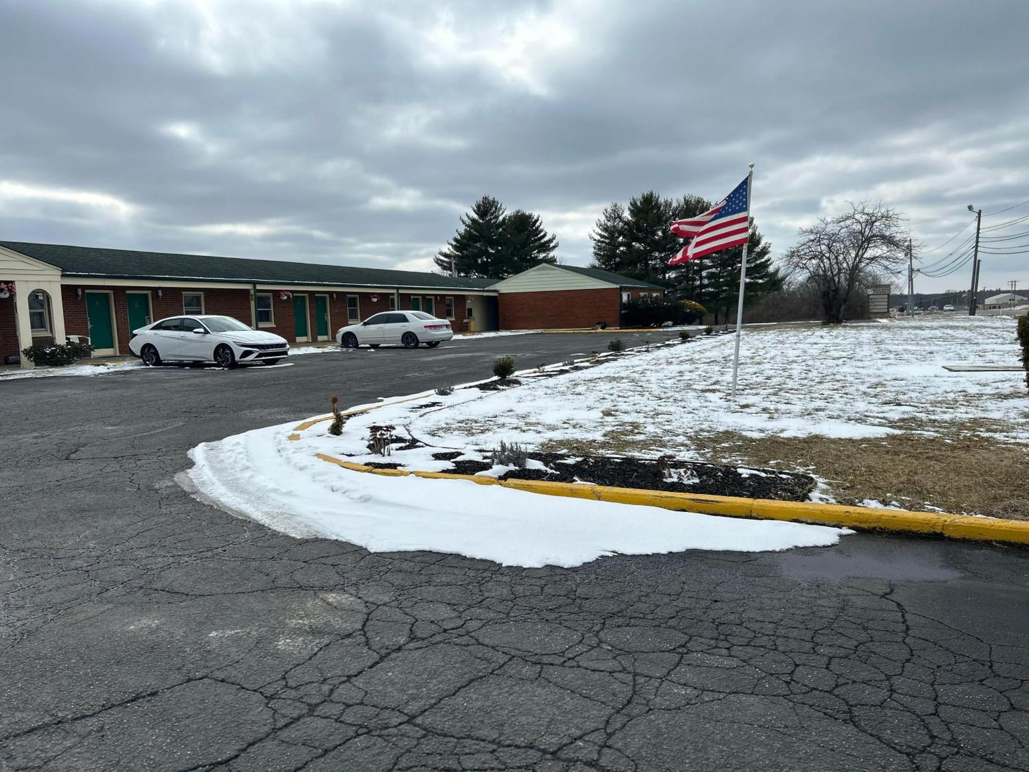 Hillcrest Motel By Oyo Aurora Near Lawrenceburg المظهر الخارجي الصورة